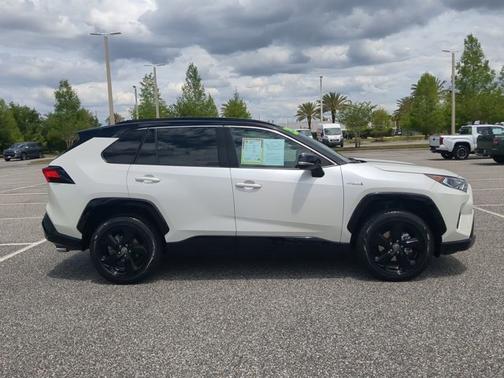 Blizzard Pearl/Midnight Black Metallic 2021 Toyota RAV4 Hybrid XSE