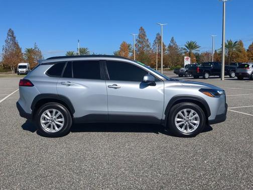 2024 Toyota Corolla Cross LE