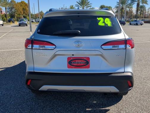 2024 Toyota Corolla Cross LE