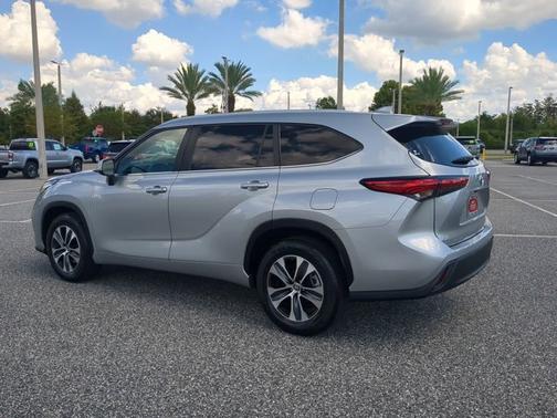 2023 Toyota Highlander Hybrid XLE