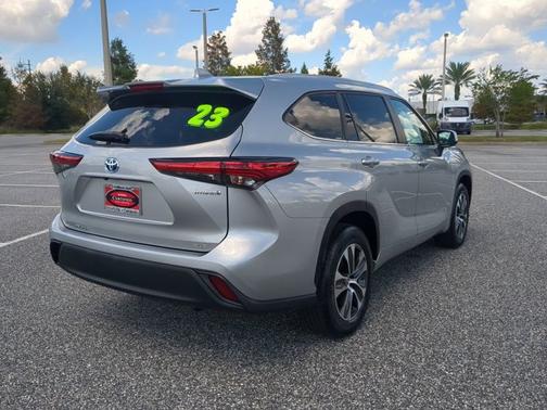 2023 Toyota Highlander Hybrid XLE