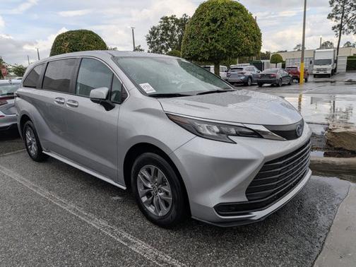 Celestial Silver Metallic 2025 Toyota Sienna LE
