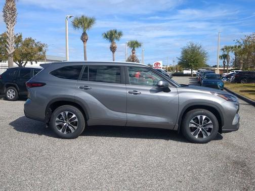 2026 Toyota Highlander Hybrid XLE