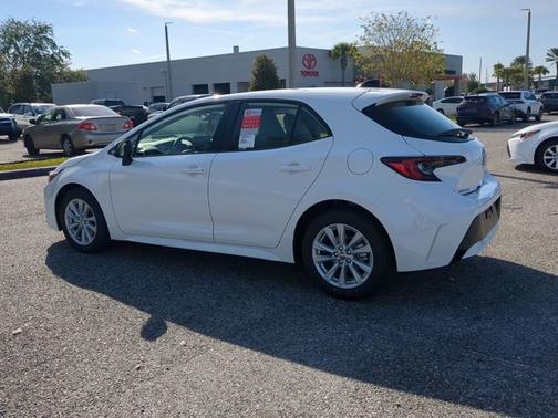 2026 Toyota Corolla Hatchback SE