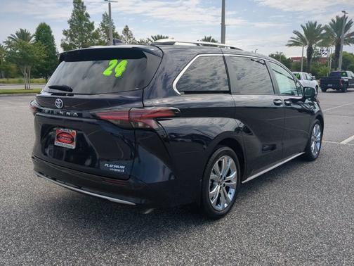 2024 Toyota Sienna Platinum