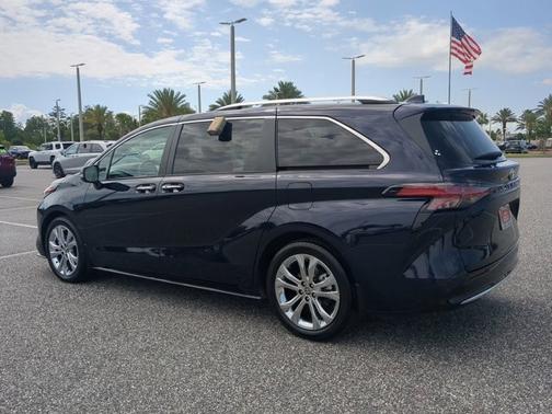 2024 Toyota Sienna Platinum