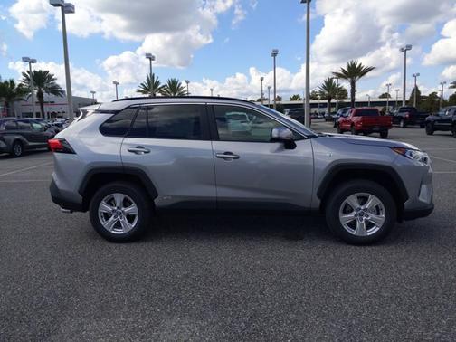 Silver Sky Metallic 2021 Toyota RAV4 Hybrid XLE