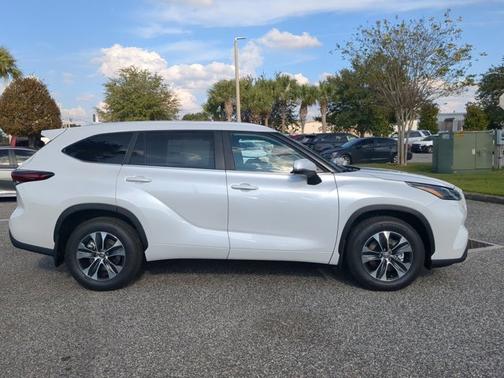 2026 Toyota Highlander XLE