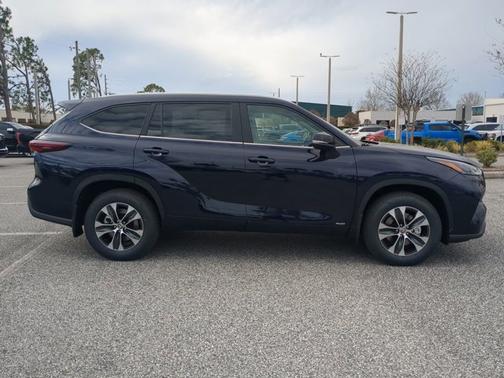 2026 Toyota Highlander Hybrid XLE