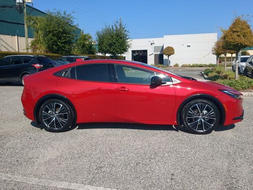 2025 Toyota Prius XLE