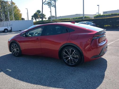 2025 Toyota Prius XLE