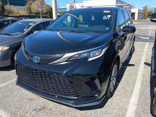 2021 Toyota Sienna XSE 7 Passenger