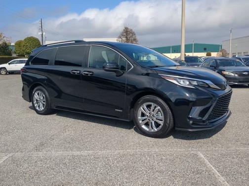 2021 Toyota Sienna XSE 7 Passenger