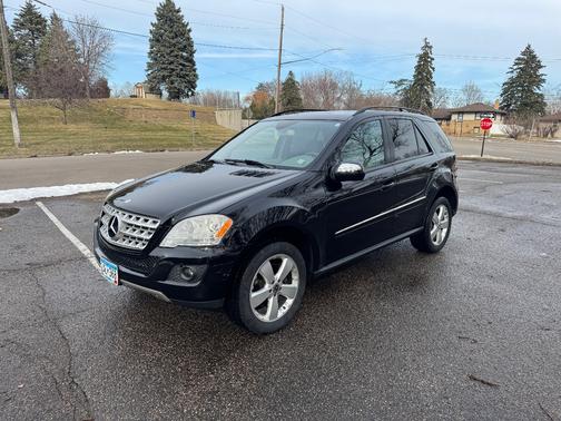 Black 2009 Mercedes-Benz M-Class ML 350 4MATIC