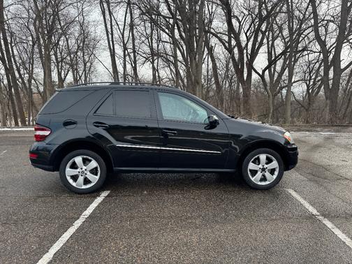 Black 2009 Mercedes-Benz M-Class ML 350 4MATIC