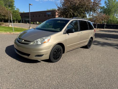 Tan 2006 Toyota Sienna LE