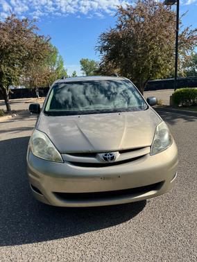 Tan 2006 Toyota Sienna LE