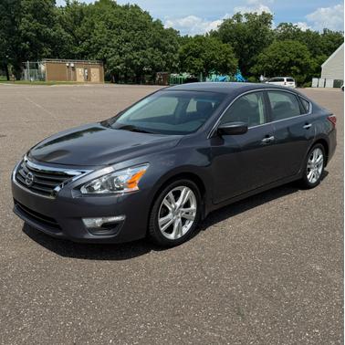 Grey 2013 Nissan Altima 3.5 S