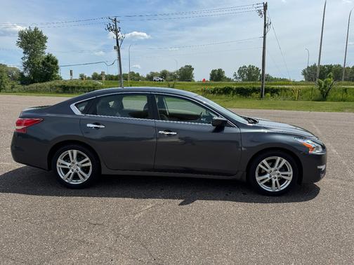 Grey 2013 Nissan Altima 3.5 S