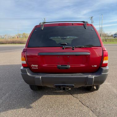 Red 2004 Jeep Grand Cherokee Laredo