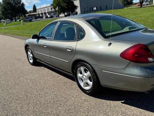 2001 Ford Taurus SE