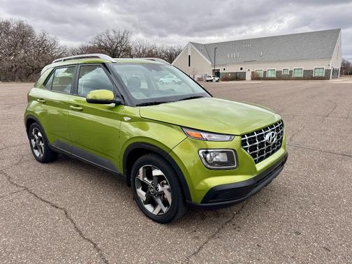2023 Hyundai VENUE SEL