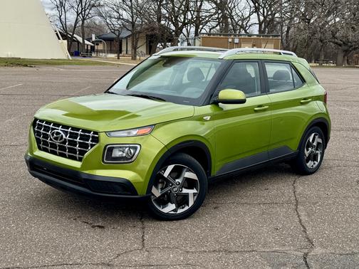 2023 Hyundai VENUE SEL