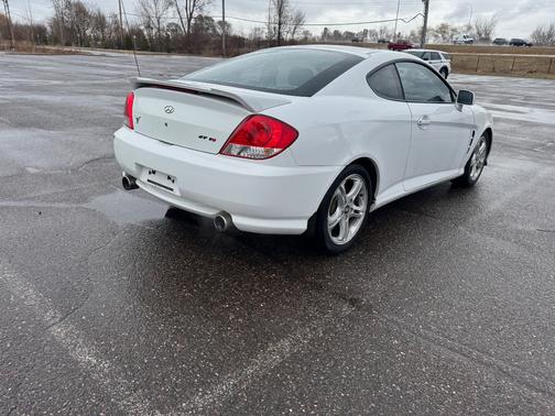 White 2006 Hyundai Tiburon GT