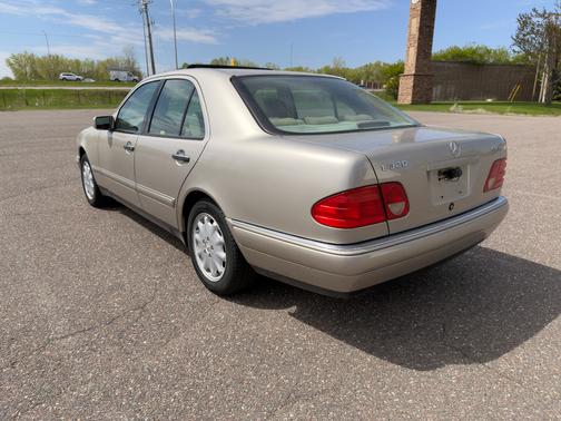 Beige 1999 Mercedes-Benz E-Class E320 AWD