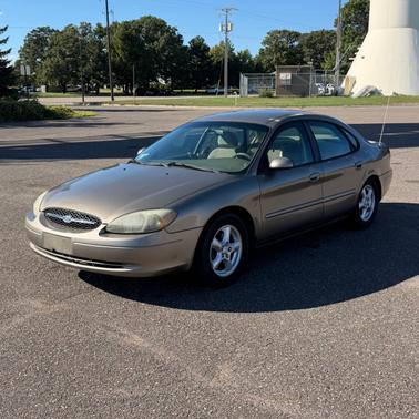 Gold 2002 Ford Taurus SES
