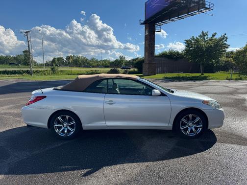 White 2006 Toyota Camry Solara SLE V6