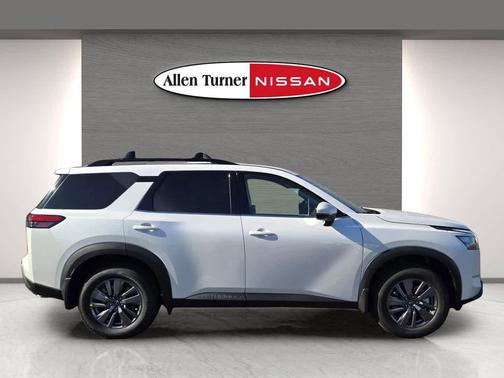 2025 Nissan Pathfinder SV FWD
