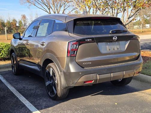 2025 Nissan Kicks SR