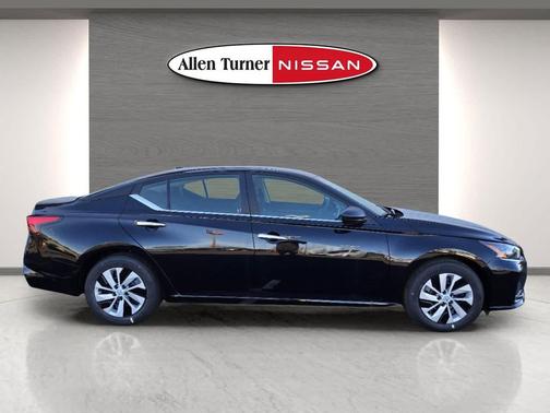2025 Nissan Altima S FWD