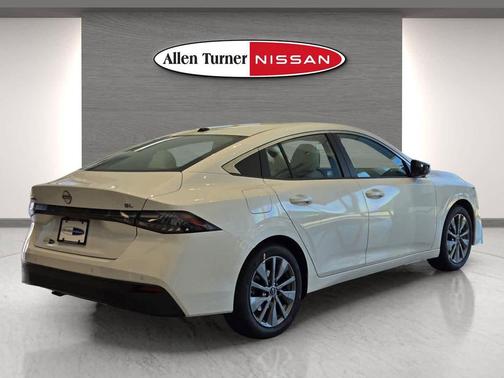 Aspen White Tricoat 2026 Nissan Sentra SL