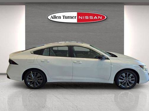 Aspen White Tricoat 2026 Nissan Sentra SL