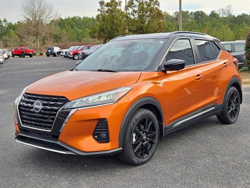 2023 Nissan Kicks SR