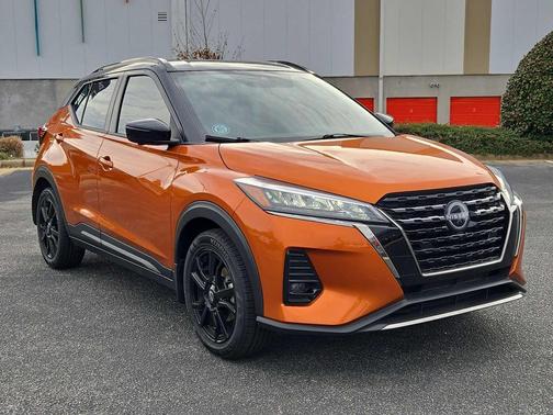 2023 Nissan Kicks SR
