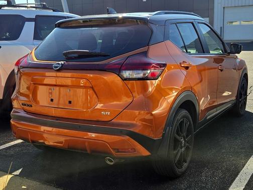 2023 Nissan Kicks SR