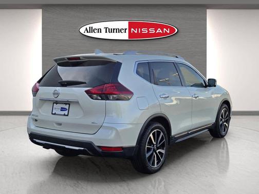 Pearl White Tricoat 2019 Nissan Rogue SL