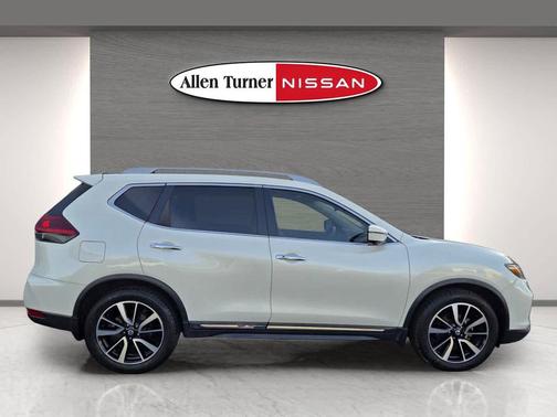 Pearl White Tricoat 2019 Nissan Rogue SL