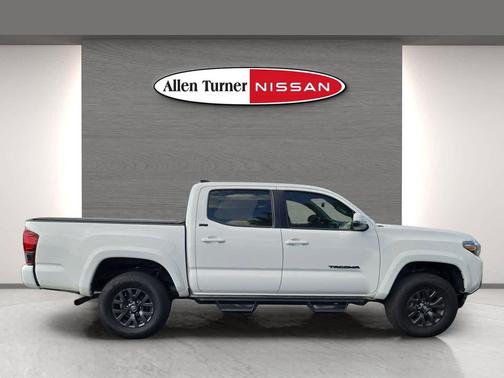 Ice Cap 2023 Toyota Tacoma SR5