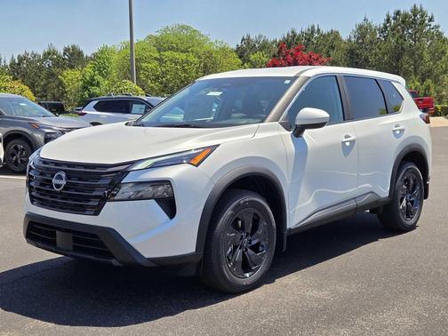Everest White Pearl Tricoat 2026 Nissan Rogue SV