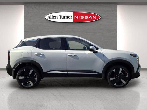 Aspen White Tricoat 2025 Nissan Kicks SR