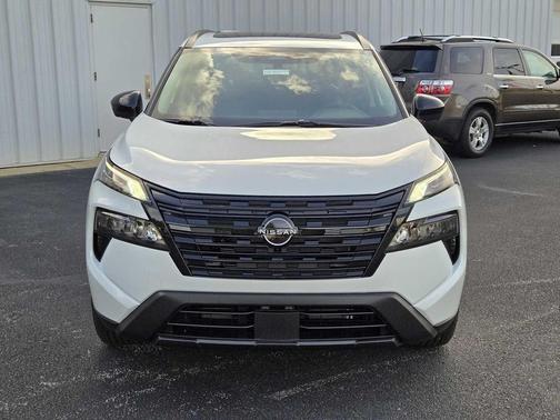 Everest White Pearl Tricoat 2026 Nissan Rogue Dark Armor