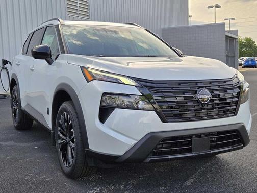 Everest White Pearl Tricoat 2026 Nissan Rogue Dark Armor