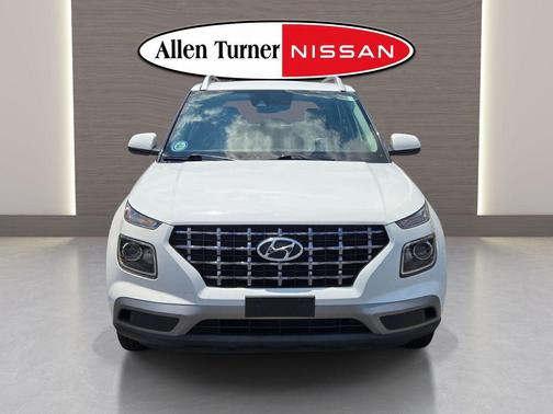 Ceramic White 2022 Hyundai VENUE SEL
