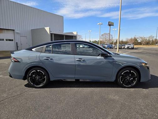 Atlantic Gray Metallic/Super Black 2026 Nissan Sentra SR