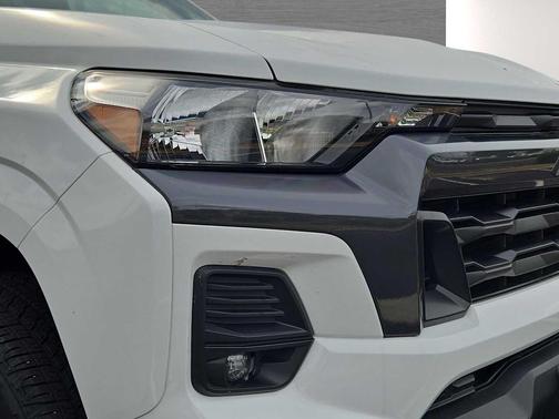 Summit White 2024 Chevrolet Colorado LT