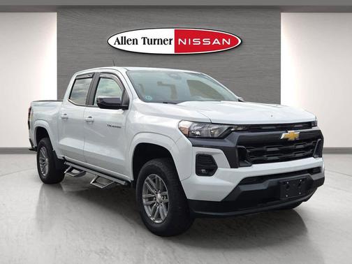 Summit White 2024 Chevrolet Colorado LT